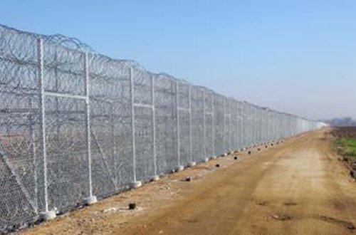 Türkiyə iki ölkə ilə sərhəddə divar tikdi