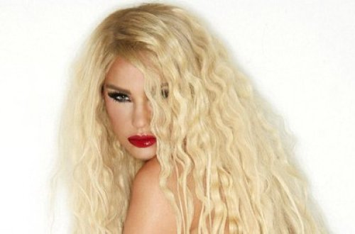 Məşhur model erotik təqvimə çəkildi - FOTO