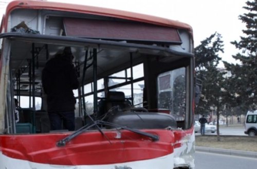 Bakıda daha bir avtobus qəzası — 5 avtomobil toqquşdu