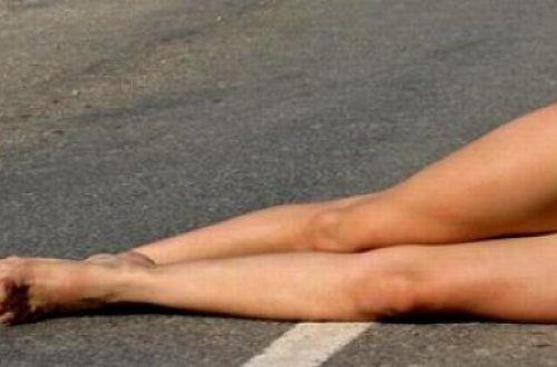 Şəhərdə inanılmaz olay: Qızı soyundurub, yolun ortasına atdılar və...