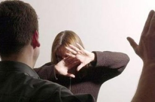 Qızını çılpaq görən ata nə etdi? - VİDEO (16+)