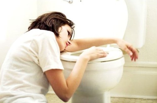 Salyanda qadın sirkə turşusu içib