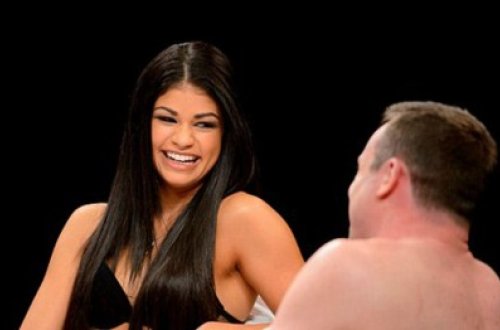 Qalmaqallı TV-şou: yatağa çılpaq girib öpüşəcəklər - FOTOLAR