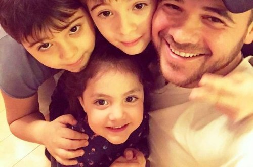 Emin Ağalarov əkizləri və Əminə ilə gəzintidə - VİDEO