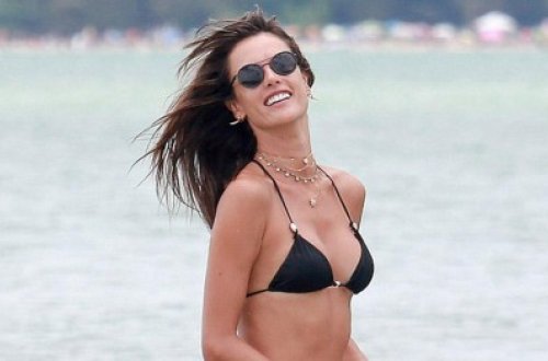 Braziliyalı gözəl ailəvi istirahətdə - FOTO