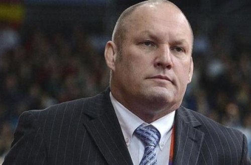 Azərbaycan yığmasının sabiq baş məşqçisi beynəlxalq axtarışa verildi