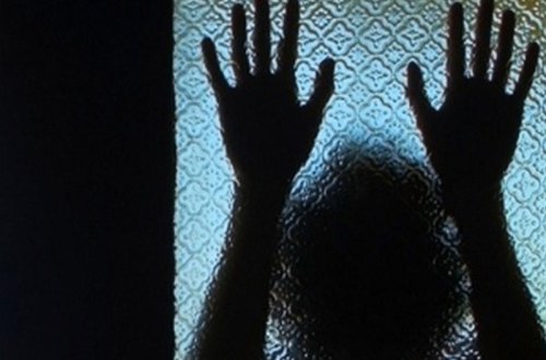 Azərbaycanda 14 yaşlı oğlanı zorlayıb videoya çəkdilər