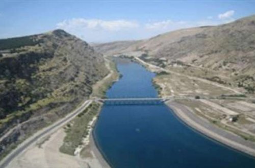 Dünyanın ən iti axan çayının üstündə oturdu - MÖCÜZƏ