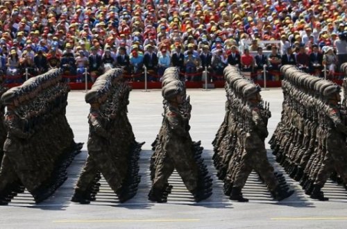Çin əsgərlərinin təlimi dünyanı heyrətə saldı - VİDEO
