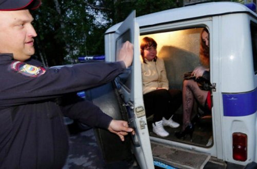 Moskvada fahişələr leytenantı zorlayıblar