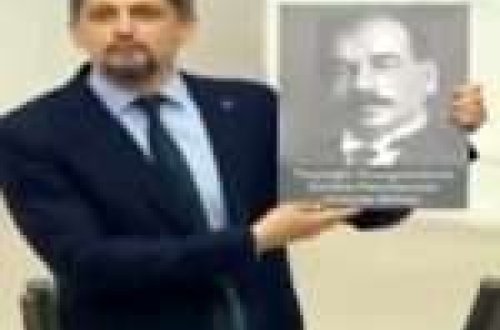 HDP-çi vəkil erməni məhbusun qarşısında baş əydi – VİDEO