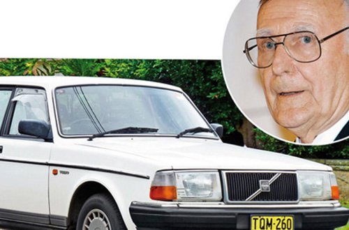 42 milyardı var, 20 ildir eyni maşını sürür