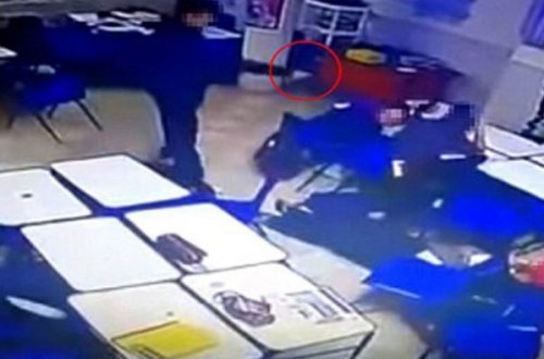 DƏHŞƏT: Sinif yoldaşlarını və müəllimi güllələdi, intihar etdi (+18 VİDEO)