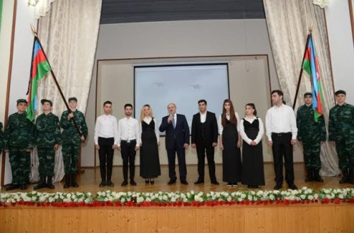 Nəsimi rayonu 1 saylı tam orta məktəbdə 20 Yanvar facəsinə həsr olunmuş tədbir  keçirilib- FOTOLAR