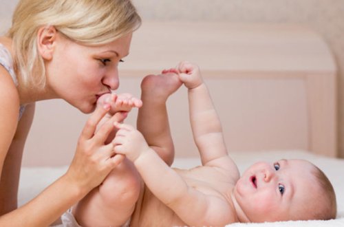 Körpələri bu nahiyələrdən öpməyin!