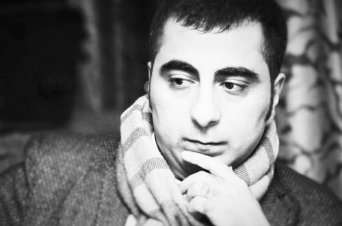 Vətəni qarşılıqsız sevmək - Rövşən Nəcəfov yazır