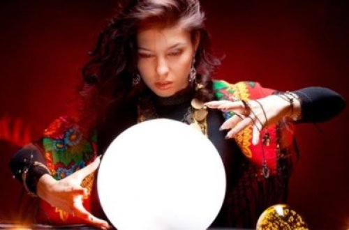 Falçıdan AĞLASIĞMAZ HƏRƏKƏT: Qızları hipnoz edib kişilərə verdi, sonra...