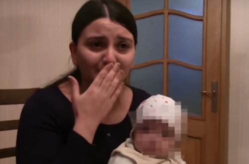 Azərbaycanda uşağı qarışıq düşən anadan - Şok ittihamlar