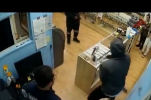 Aptekə hücum edən erməni öldürüldü - VİDEO