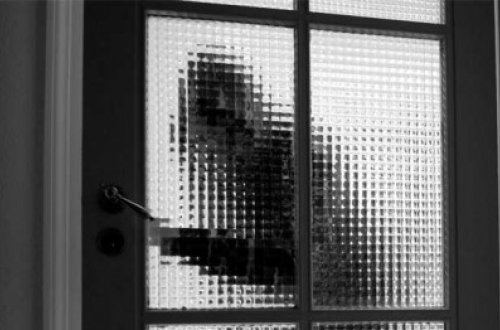 Evə girib qadını boğdu, oğlunu isə bıçaqladı –Şirvanda