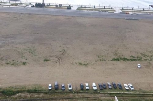 Bakıda nonsens! — Boş əraziyə parkomat qoyuldu