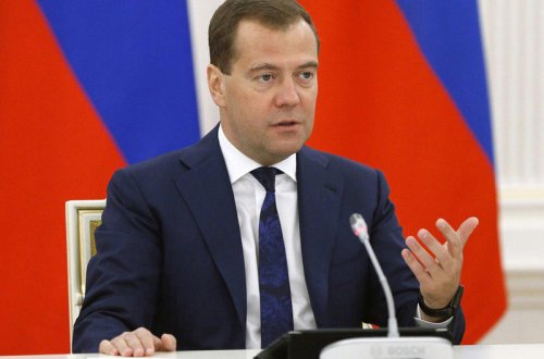 Medvedevi yenidən sədr seçdilər