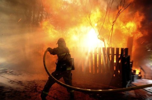 Bu gecə Bakıda güclü yanğın olub: Ölən var