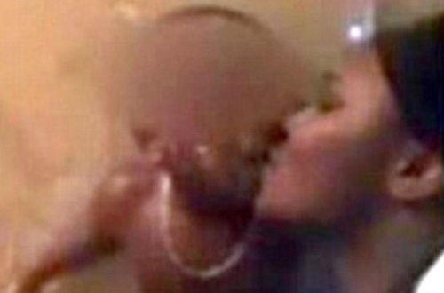 DƏHŞƏT ! Canlı yayımda uşağının ağzını bağlayıb divardan asdı - VİDEO - FOTO