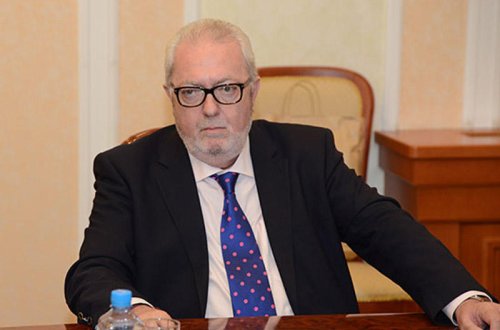 Aqramunt Qarabağdan danışdı: 