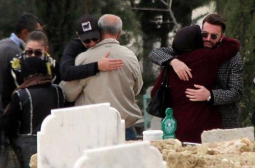 Neslihan Atagül sevgilisinin atasının dəfnində - foto