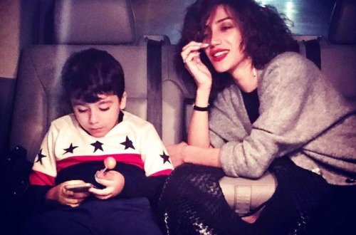 Röya oğlu ilə lüks avtomobilində - FOTO