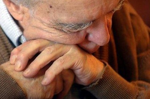 72 yaşlı qoca 150 min dollar oğurlayıb pornoya xərclədi