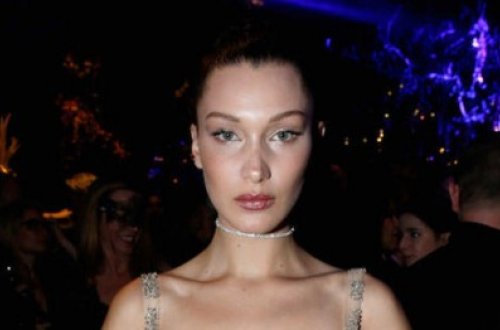 Supermodel biabırçı geyimi ilə gündəm oldu - FOTO