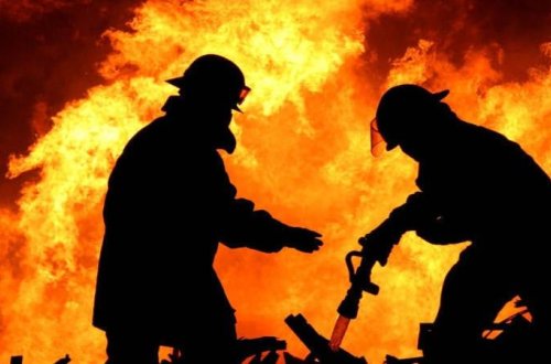 Daha bir DƏHŞƏTLİ İNTİHAR: özünü evində yandırdı - YENİLƏNDİ