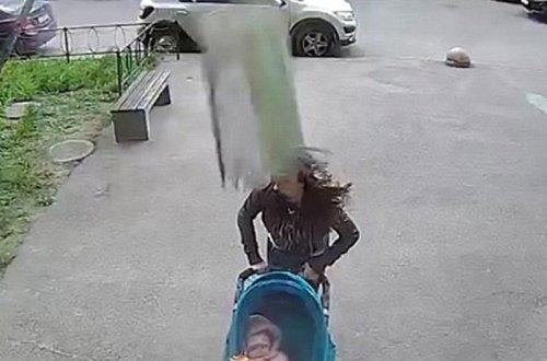 Ana və qızın başlarına beton düşdü - 