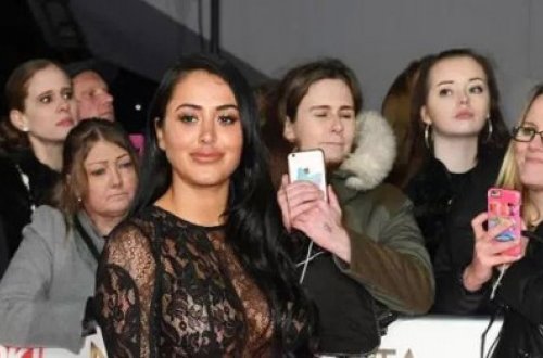 Şəffaf libası alt paltarsız aktrisanı biabır etdi - FOTO