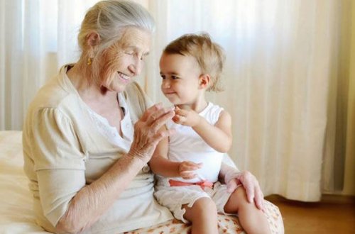 Türkiyədə nəvəyə baxan nənələrə dövlət pul ödəyəcək