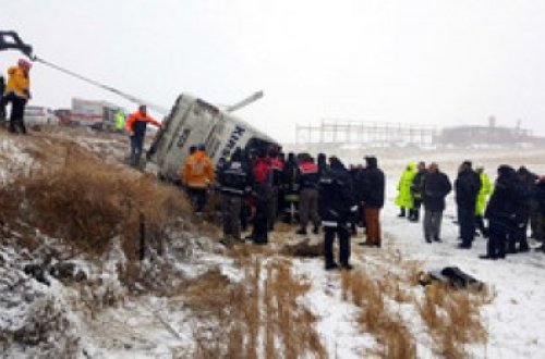 Türkiyədə sərnişin avtobusu aşıb, ölən və yaralananlar var