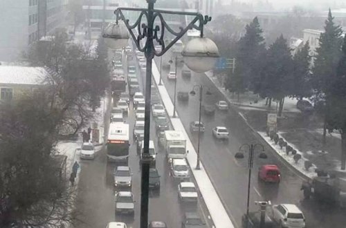 DYP-dən qarlı havaya görə yollarda yaranan problemlərlə bağlı AÇIQLAMA