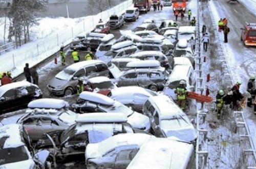 Çində 100-dən artıq avtomobilin iştirakı ilə qəza: Ölən və yaralananlar var – VİDEO