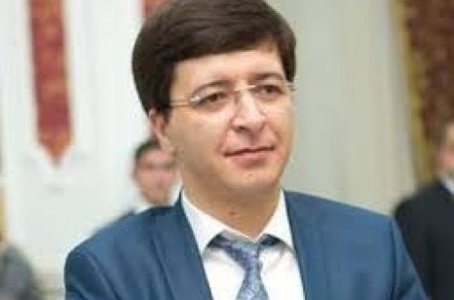 Depuatat yolda qalan bəy və gəlini şadlıq sarayına apardı