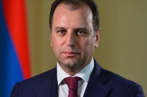 Ermənistanın müdafiə naziri İrana gedir