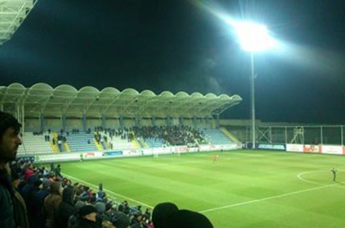 “Qarabağ”- “Neftçi” oyununda gərginlik — Azarkeşlәr stadiondan çıxarıldı