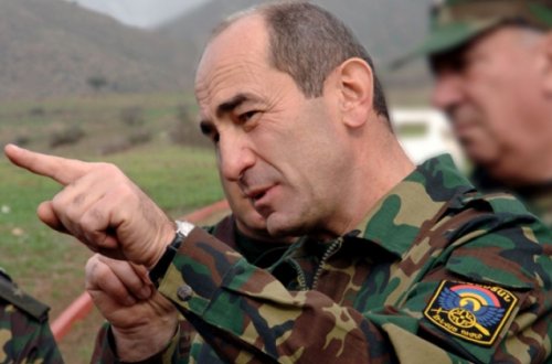 Köçəryan dedi: “Eşşəksən, yoxsa nəsən? Laçını saxlaya bilmirik, Kəlbəcəri istəyirsən?...”