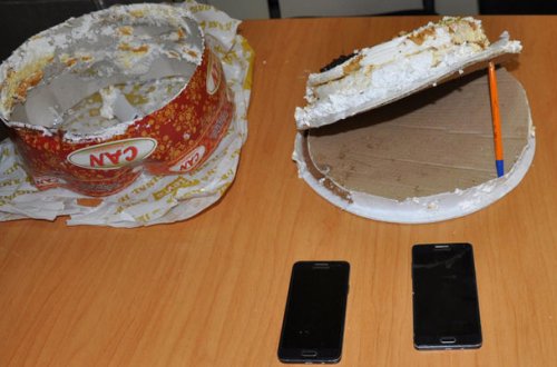 Təcridxanaya tortun içində telefon keçirmək istədilər – FOTO