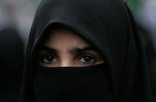 Avstriyada hicab və çadra qadağan edildi