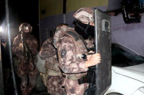 17 yaşlı hamilə qızın əməli polisi mat qoydu - FOTO