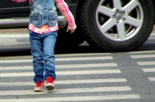 Sabirabadda 8 yaşlı qızı avtomobil vurub