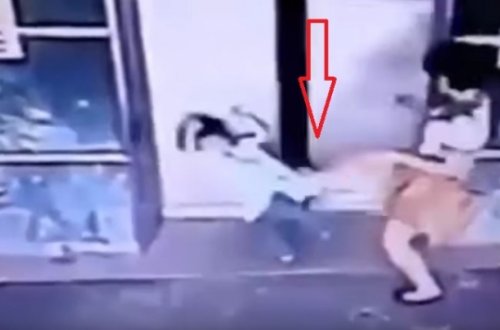 Ana 3 yaşlı qızını xilas etmək üçün inanılmaz addım atdı (VİDEO)