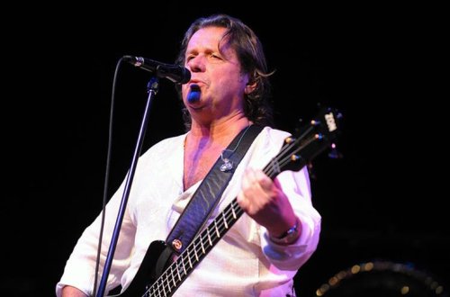 Əfsanəvi rok ifaçısı dönyasını dəyişdi — VİDEO